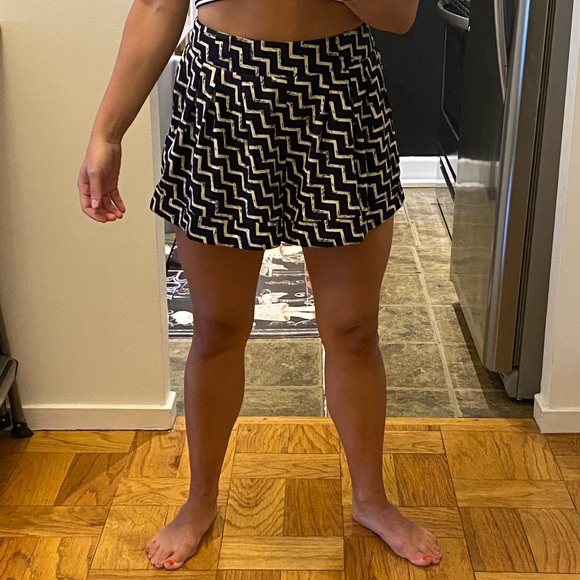 Forever 21 Navy Patterned Shorts - Picture 5 of 6